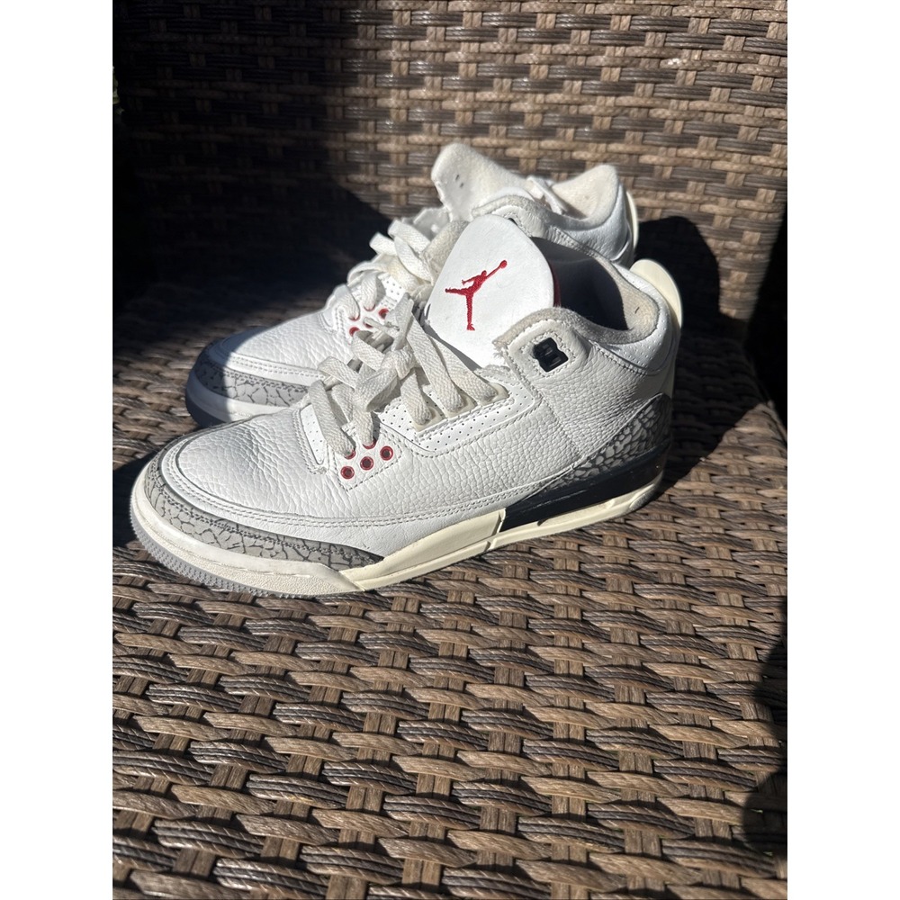 Aid Jordan 3 Retro "White cement Reimagined" Size 6 Y (DM0967-100) Pre-Owned